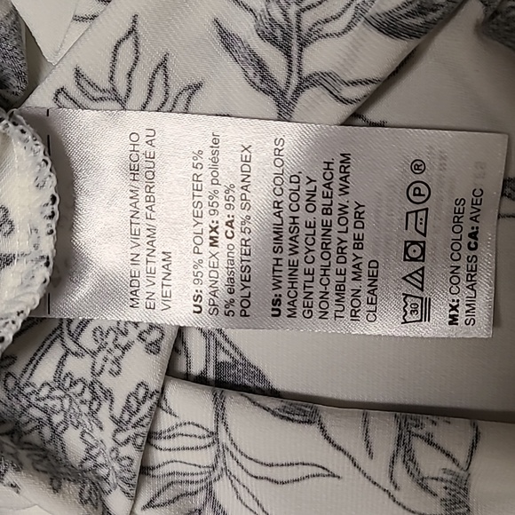 NWOT WHBM Floral Sleeveless Blouse. Size: XXSP. - Picture 5 of 5